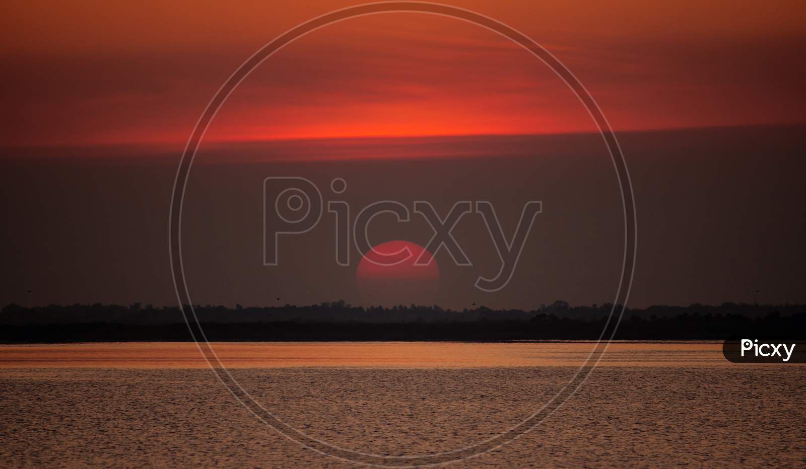 Scenic View Of The Sunset From Odiyur Lake Along The East Coast Road, Tamil Nadu, India. Selective Focus