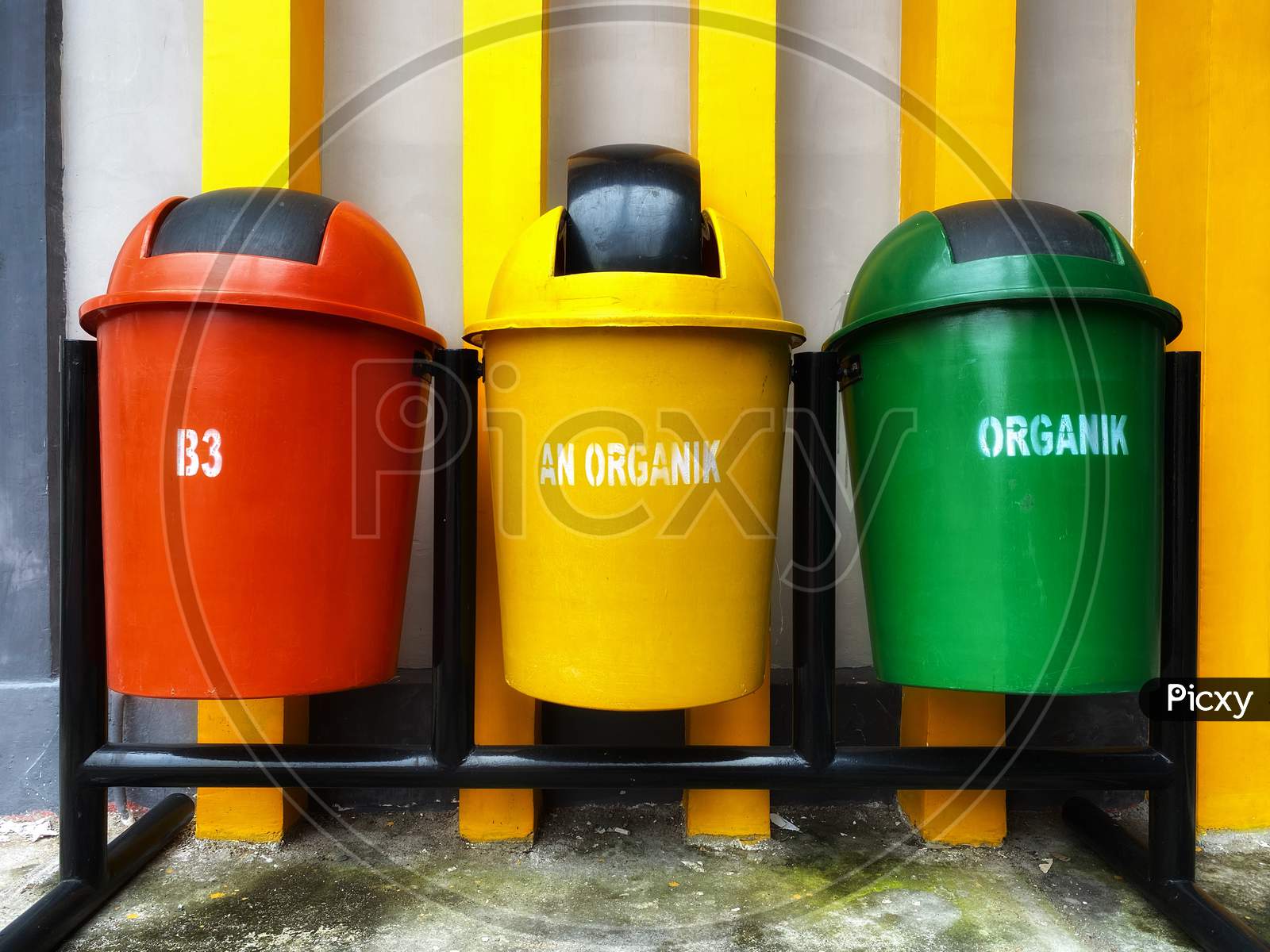 Situation in the Office that providing 3 colour bins. Red for "B3-Bahan Berbahaya dan Beracun" (in Bahasa Indonesia) or Toxic Waste. Yellow for Organic Waste. Green for Organic Waste.
