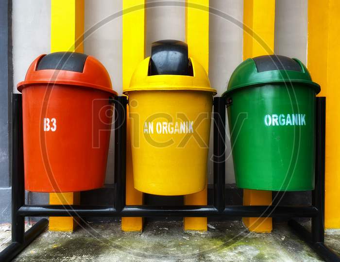 Situation in the Office that providing 3 colour bins. Red for "B3-Bahan Berbahaya dan Beracun" (in Bahasa Indonesia) or Toxic Waste. Yellow for Organic Waste. Green for Organic Waste.
