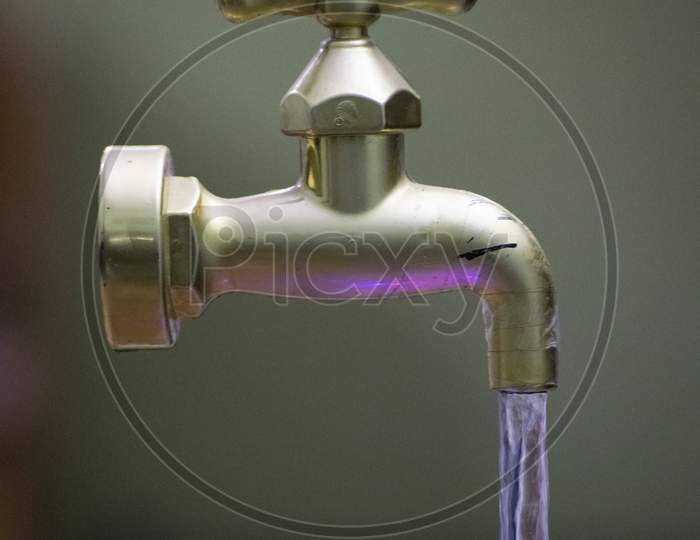 Water coming out of tap in air