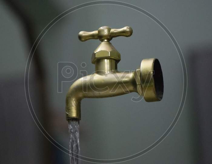 Water coming out of tap in air