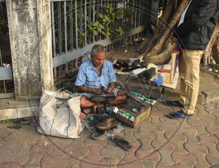 A cobbler on the street .