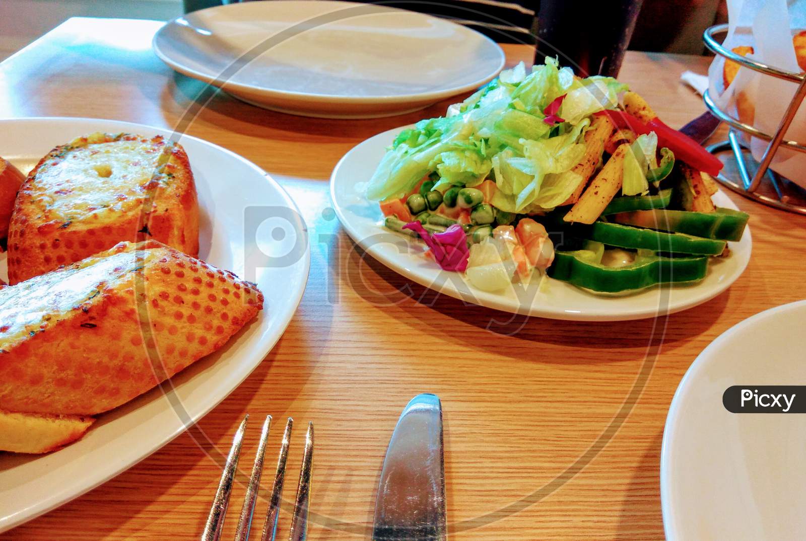 leafy salad with garlic bread at Pizza Hut, Dubai.