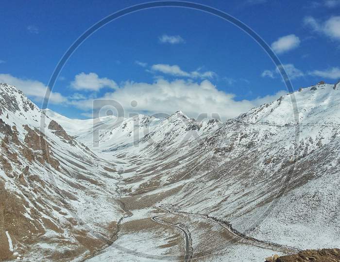 Enroute to Khardungla Pass, Ladakh
