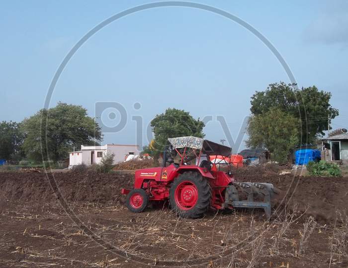 Tractor , Tractor Machinery , Agriculture Equipment In India , Farm Tools And Equipment , Tractor Sell In India , Tractor In Farm , New Tractor In India .