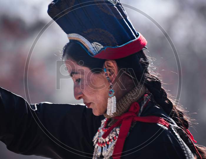 ladakhi woman dancing