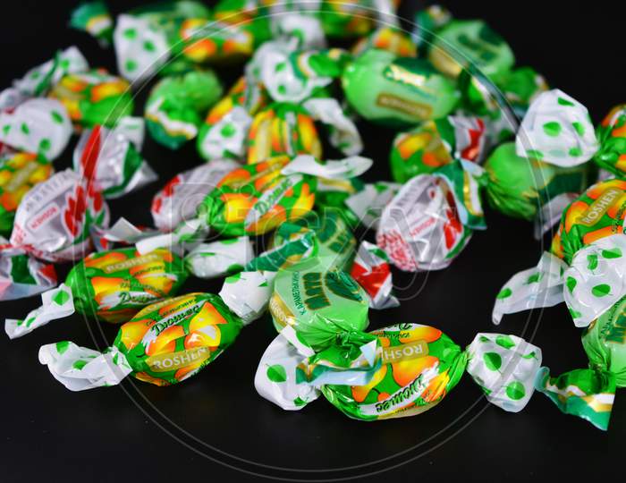 Image of A bunch of delicious sucking sweets, candies like: red ...