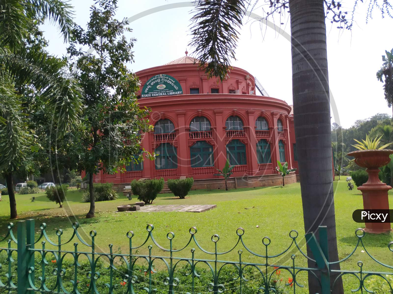 Closeup of State Central Library building at the center of the Cubbon Park.