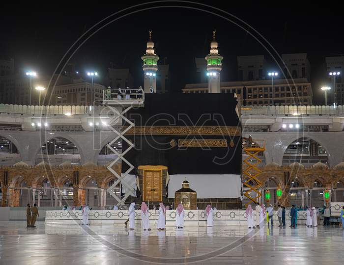 Changing Of The Cover (Ghilaf) Of The Holy Kaaba, In Hajj Season , At The Time Of Covid 19 Epidemic.Hajj Season At The Time Of The Corona Covid 19 Outbreaksaudi Arabia Makkah At Aug 2020