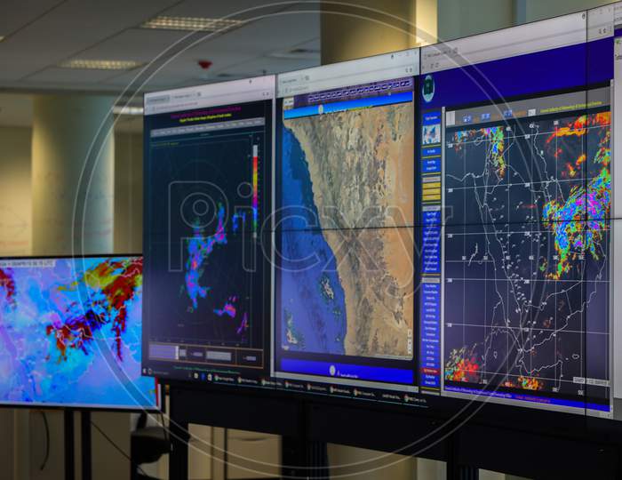 Screens,For,Radar,Monitoring,In,Meteorological,Department,