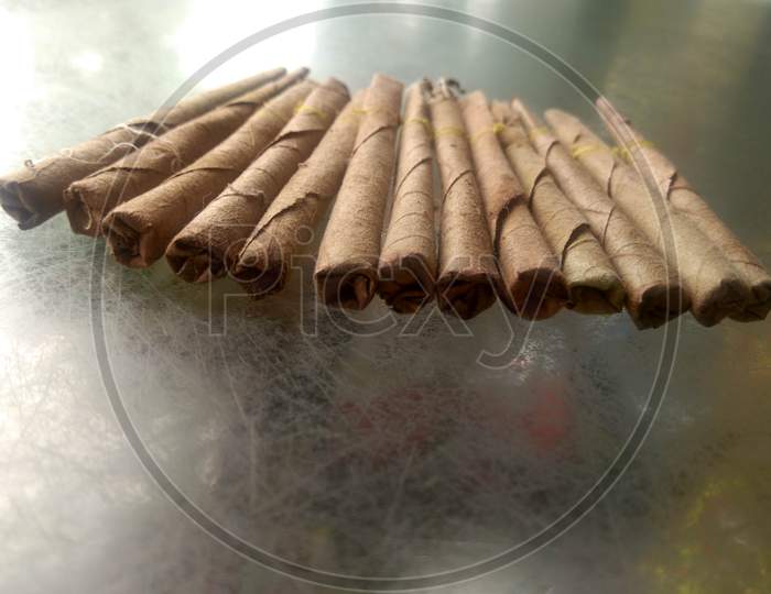 Handmade cigarette made by tobacco and leaf