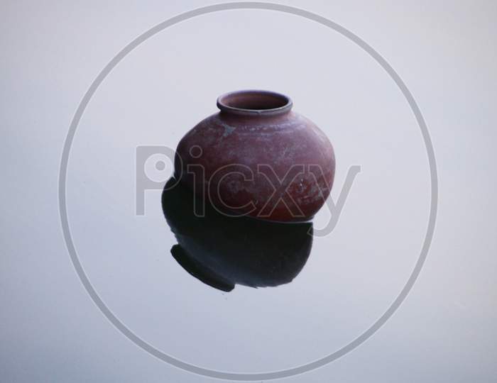 the pot and reflection