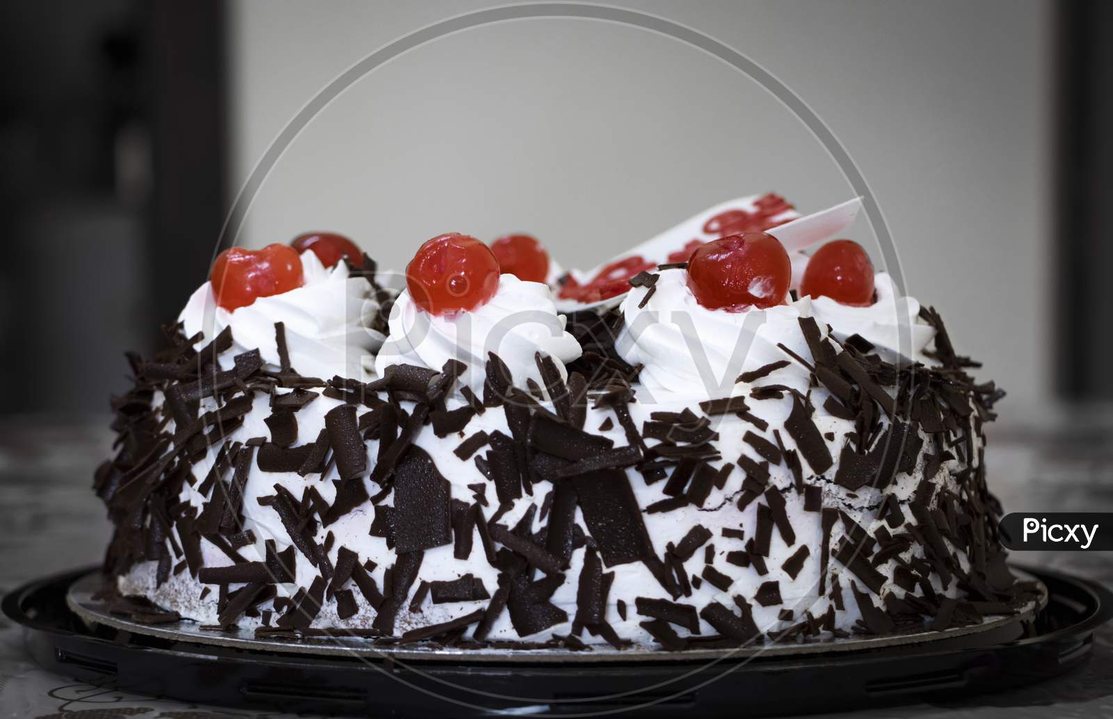 Sweet Black Forest Round Cake