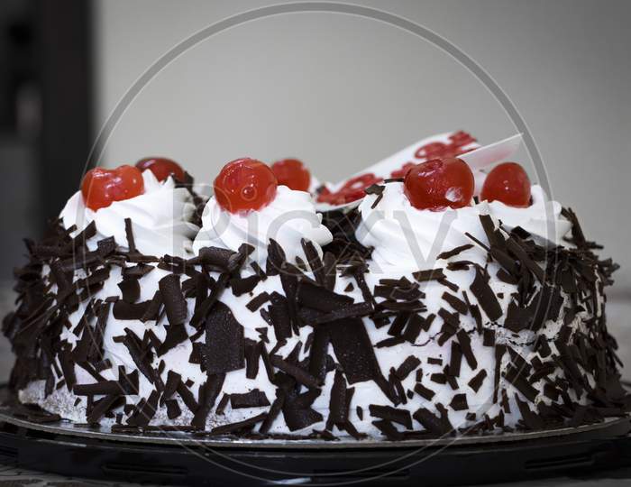 Sweet Black Forest Round Cake