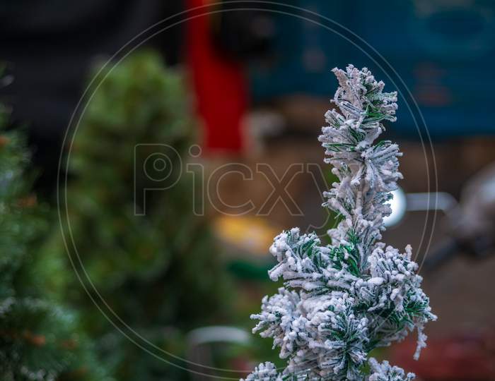 Christmas Tree With Snow Flakes