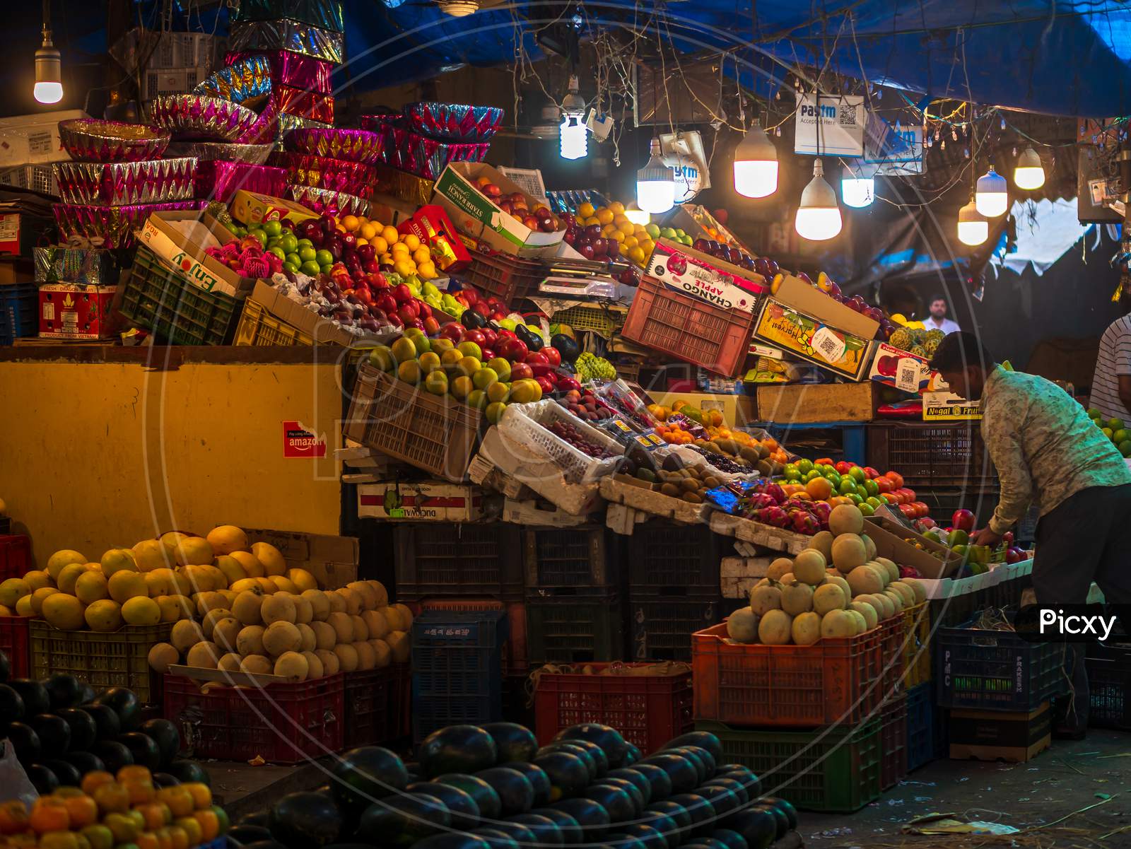 Indian Fruit Vendor At Crowford Market. Fruit Vendors Are Sold In Road Side Shops Through Indian Cities & Towns.
