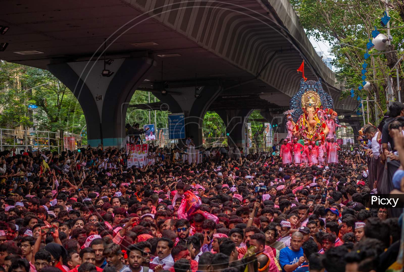 Thousands Of Devotees Bid Adieu To Lalbaugcha Raja In Mumbai During Ganesh Visarjan