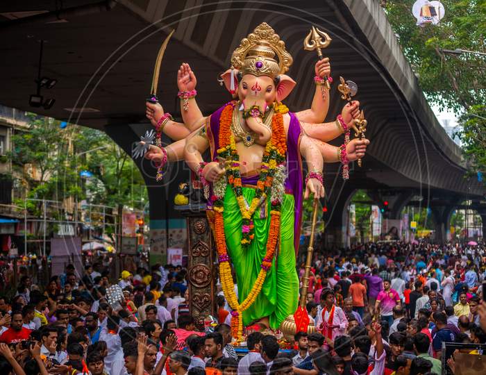 Thousands Of Devotees Bid Adieu To Tallest Lord Ganesha In Mumbai During Ganesh Visarjan Which Marks The End Of The Ten-Day-Long Ganesh Chaturthi Festival.