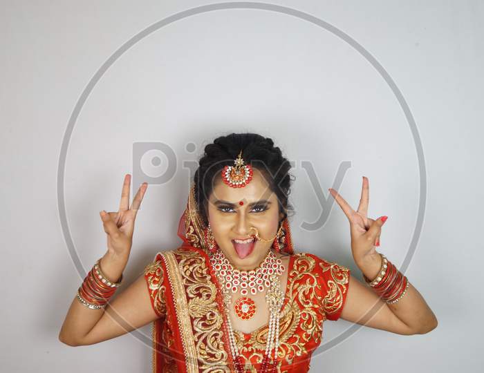 Indian Bridal Makeup , Bridal Makeup Hairstyle , Latest Indian Bridal Makeup .