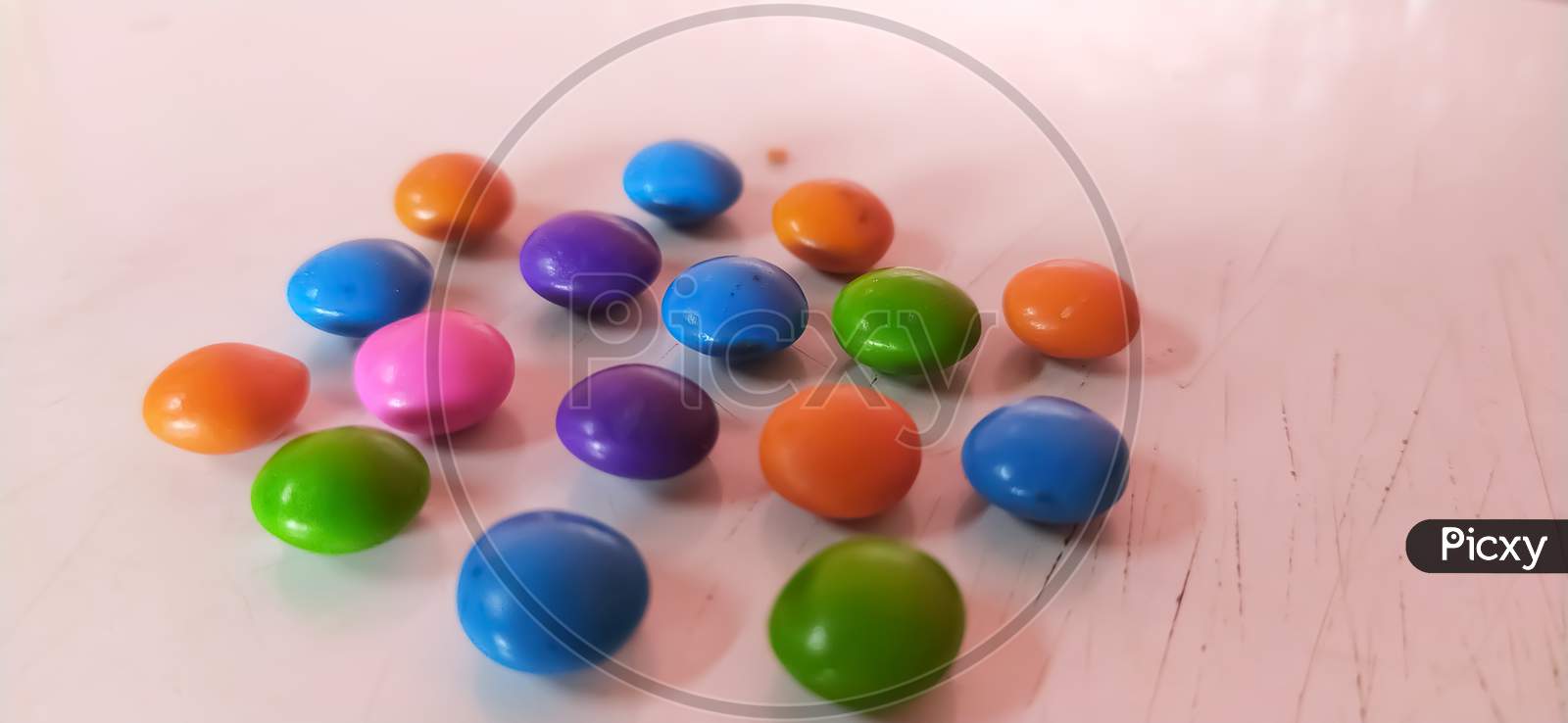 Image of Cadbury Gems Little Button of Chocolate Covered with Colorful ...