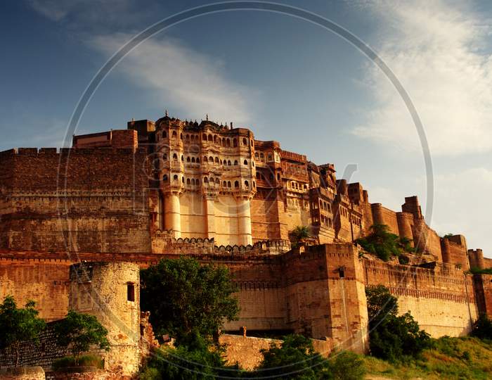 https://bit.ly/3yh5iwE Mehrangarh Fort in Jodhpur, India, Mehrangarh fort is one of the largest forts in india.