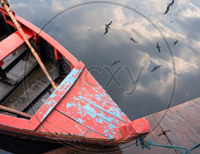 Beautiful Image Of A Boat Floating In Yamuna Ghat