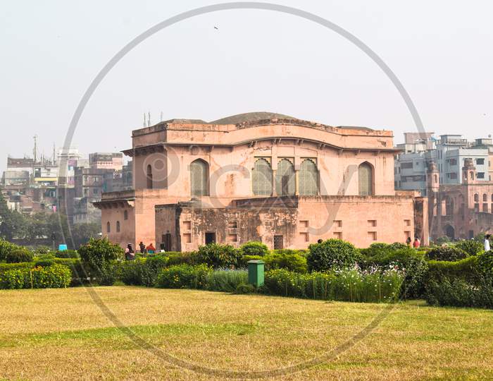 Stock-Photo-17Th Century Mughal Tomb Of Pari Bibi In Lalbagh Fort Also Known As Kella Lalbag Or Fort Aurangbad Fort Complex, Historical Place In Dhaka City. Dhaka, Bangladesh.