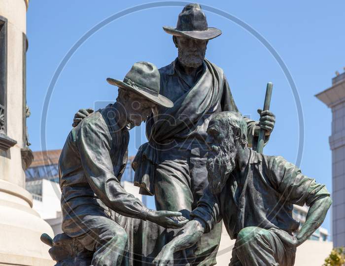 San Francisco, California/Usa - August 5 : Statue Of Three Gold Prospectors Looking At Gold Nugget In San Francisco Usa On August 5, 2011