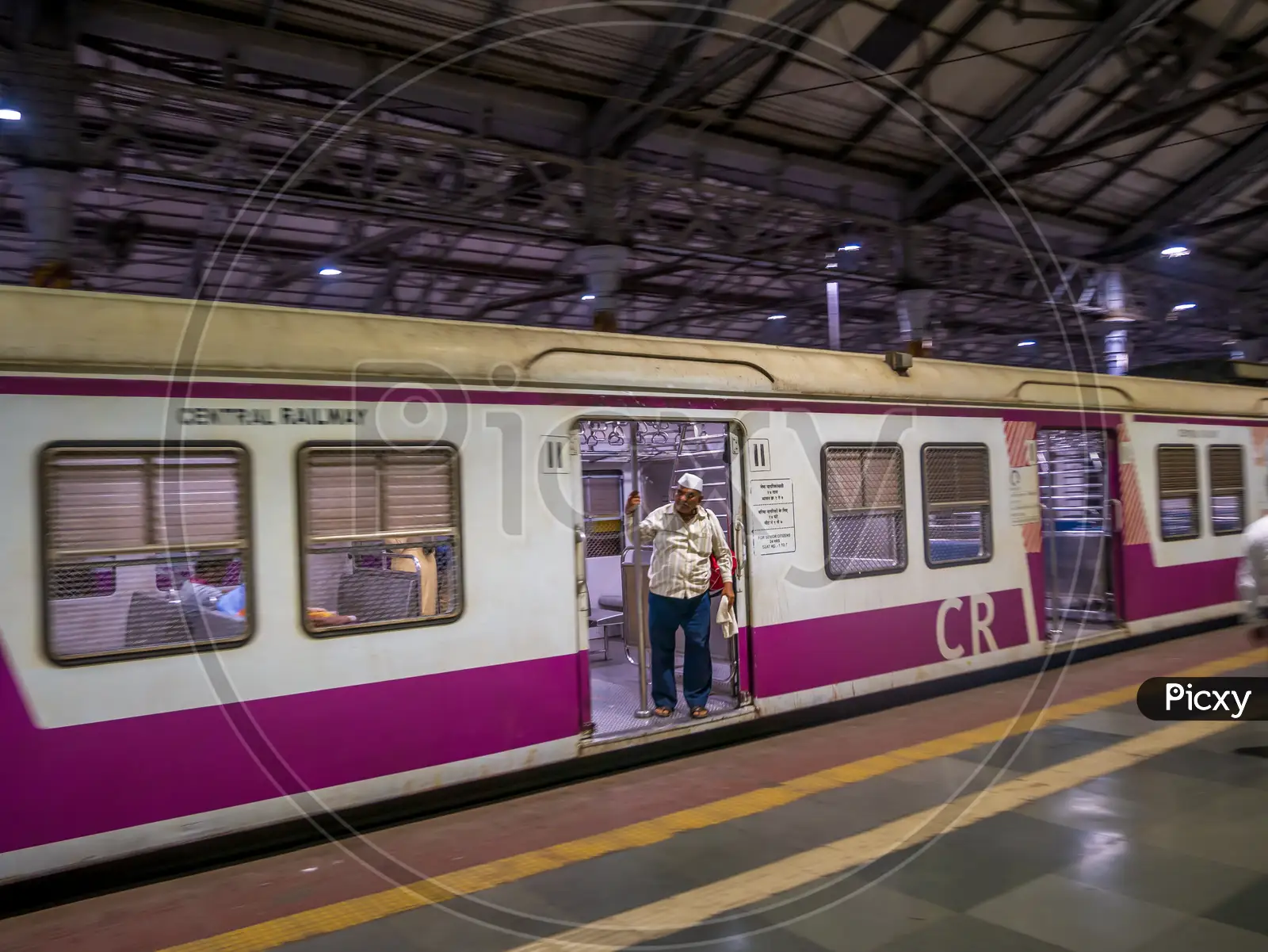 Unidentified Passengers Standing on the Doors of Running Local Train during  Rush Hours Editorial Stock Image - Image of speed, platform: 168031114