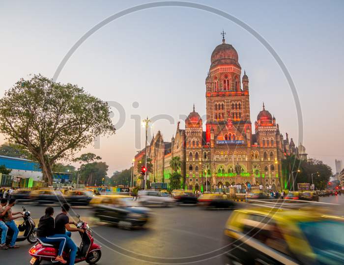 Running Taxis Near Bmc Municipal Building A Unesco World Heritage Site In Mumbai