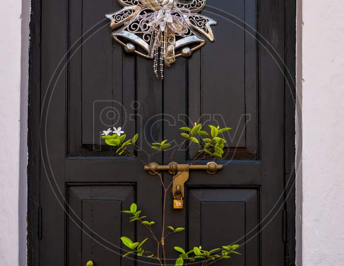 Christmas Door Bell