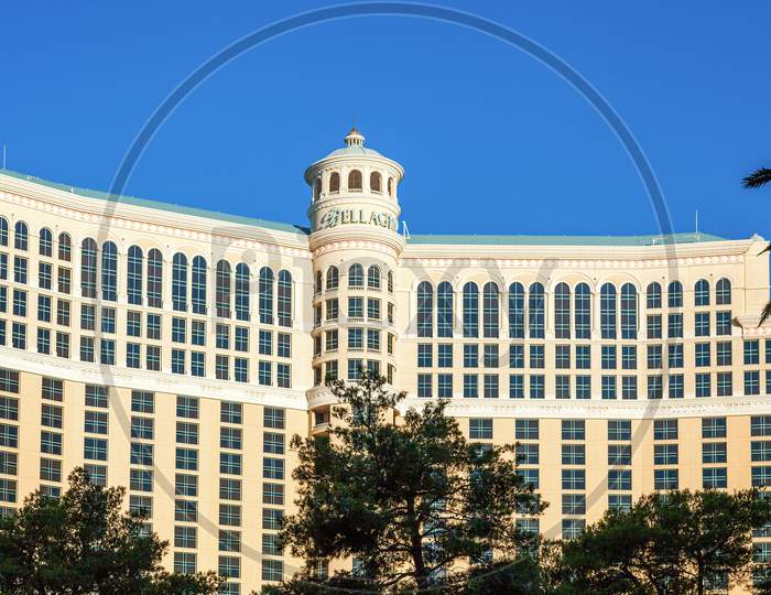 Lassvegas, Nevada/Usa - August 1 : View  Of The Bellagio Hotel And Casino At Sunrise In Las Vegas On August 1, 2011