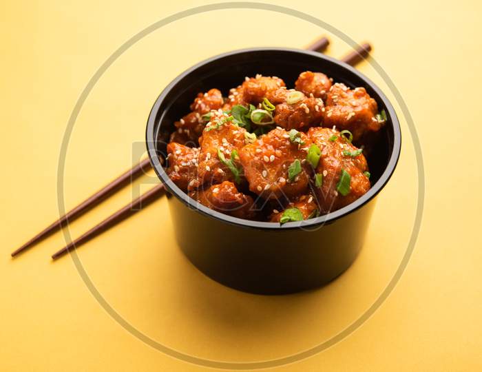 Online Food Delivery Concept In India - Tasty Chilli Chicken Packed In A Black Plastic Box