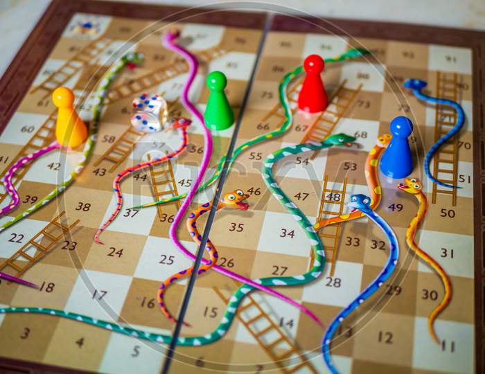 Snakes And Ladders Game