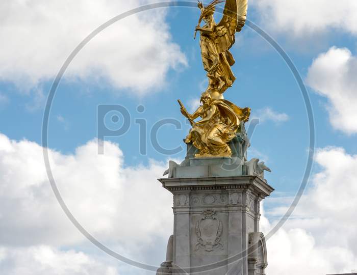 Victoria Memorial In  London