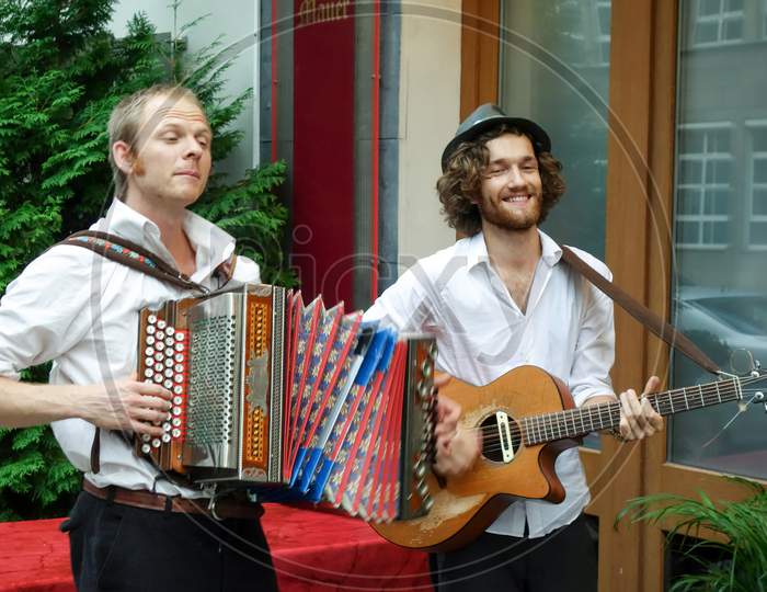 Folk Singers Outside A Restaurant In Berlin