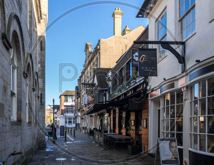 Horsham West Sussex/Uk - November 30 : View Of The Town Centre In Horsham West Sussex On  November 30, 2018. Two Unidentified People