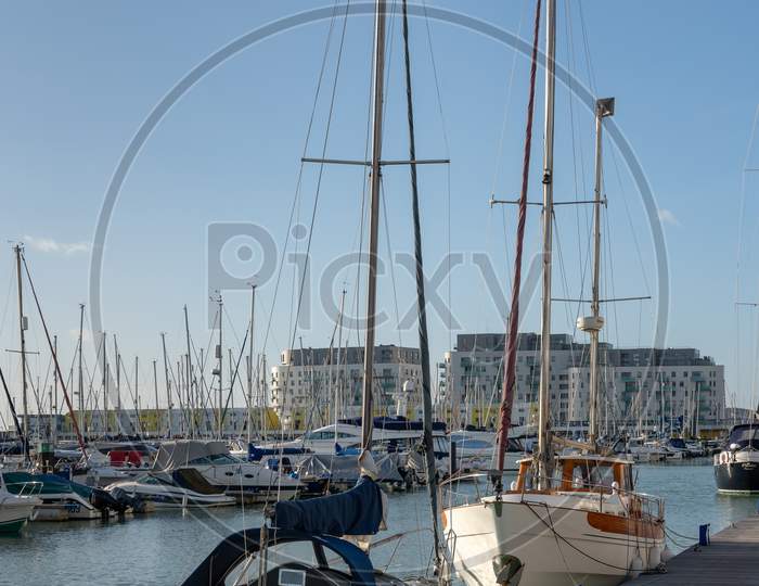 Brighton, Sussex/Uk - January 8 : View Of The Marina In Brighton Sussex On January 8, 2019
