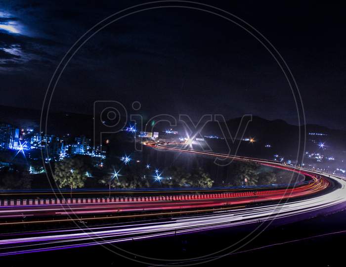 :ong Exposure Shot of vehicles (light trails)