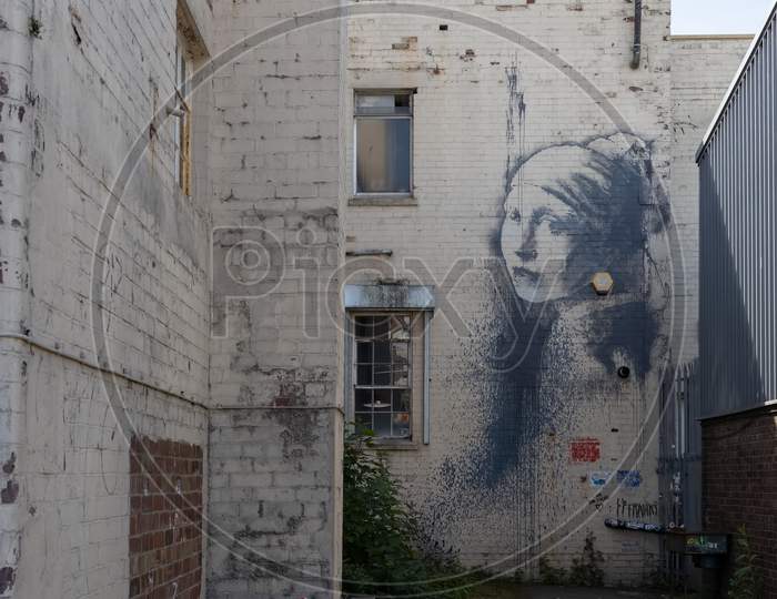 Bristol, Uk - May 14 : Woman'S Portrait Graffiti On A Wall  In Bristol On May 14, 2019