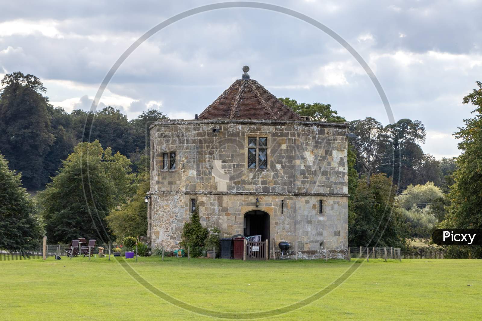 Midhurst, West Sussex/Uk - September 1 : View Of A Building Near The Cowdray Castle Ruins In Midhurst, West Sussex On September 1, 2020