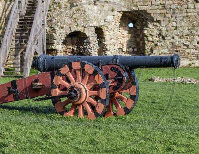 Pevensey, East Sussex/Uk - March 1 : Elizabethan Cannon In The Derelict Castle In Pevensey East Sussex On March 1, 2020