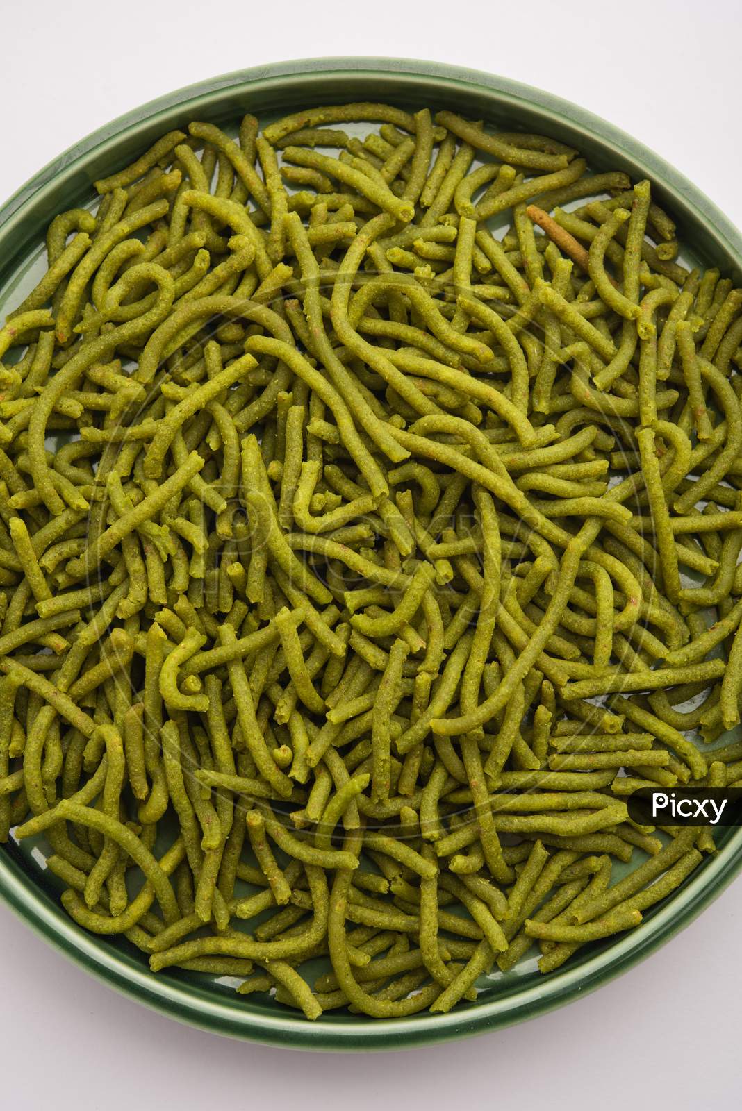 image-of-palak-sev-or-spinach-shev-is-a-crunchy-savoury-tea-time-snack