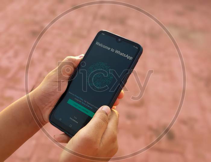Using whatsapp with new privacy rules