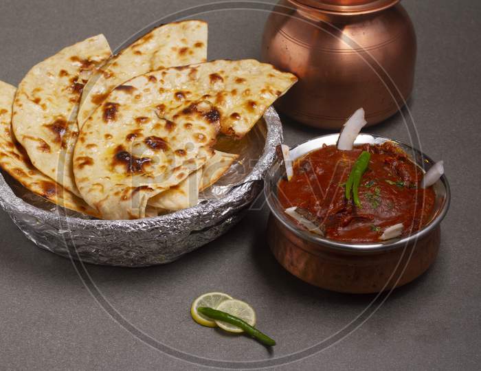 Paneer Butter Masala Or Cheese Cottage Curry, Popular Indian Lunch / Dinner Menu Served With Naan Or Roti On A Moody Background, Selective Focus