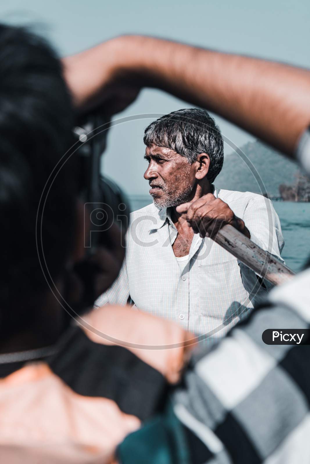 PICTURE OF A BOATMAN BEING PHOTOGRAPHED BY A PHOTOGRAPHER