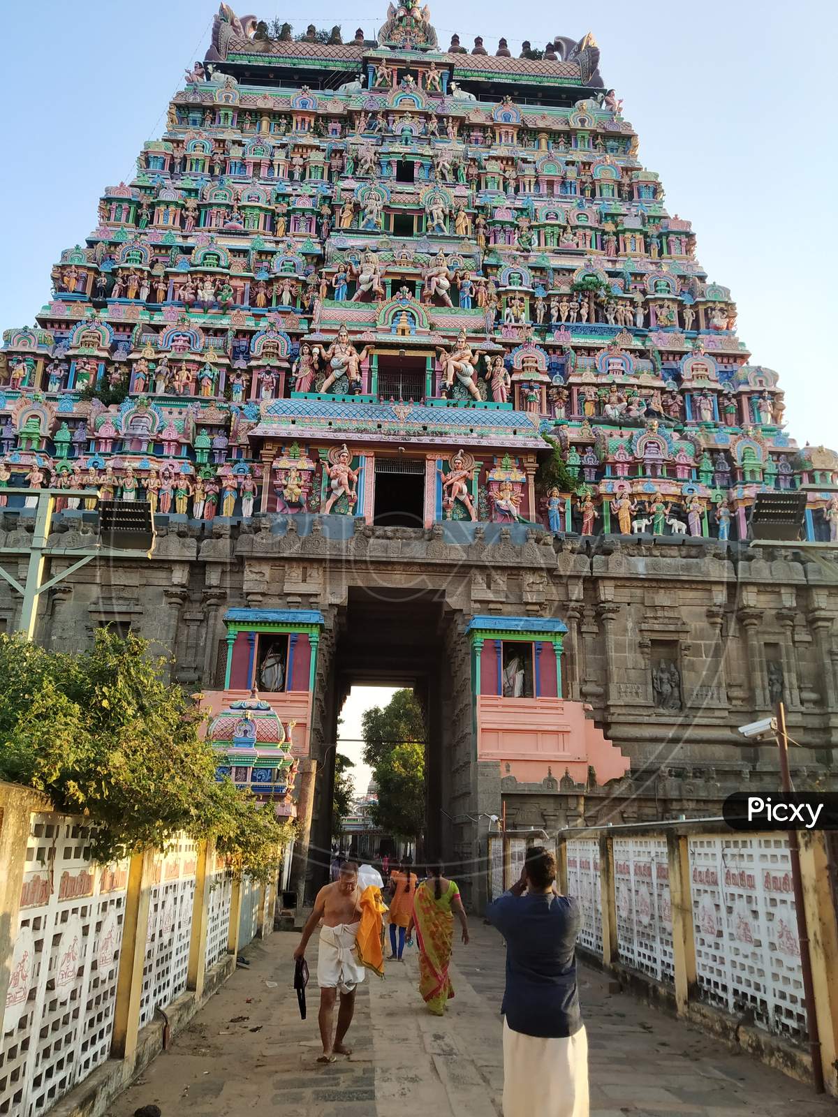 Image of Thillai Nataraja Temple or Chidambaram Nataraja temple in  Chidambaram, Tamil Nadu, India.-LC520857-Picxy