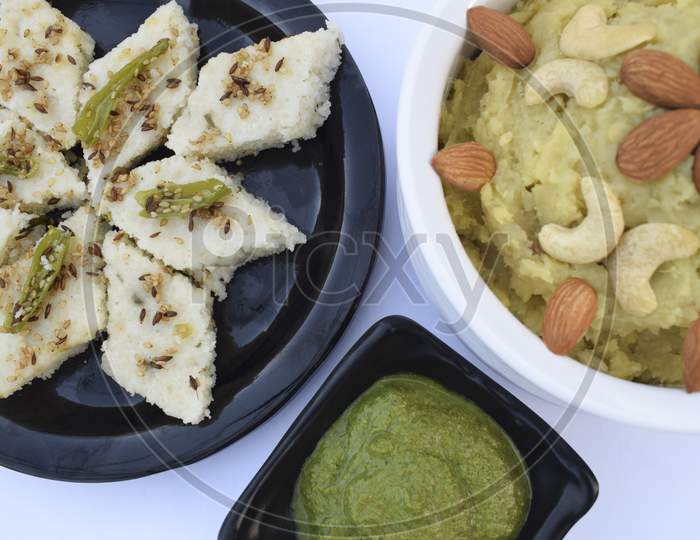 Faradi Dhkola, Shakarkandi Halwa, Green Mint Coriander Chutney Eaten During Hindi Fasting Days Like Ekdasi, Mahashivratri, Vrat, Pooja, Religious Belief. Indian Veg Cuisine Food For Fast