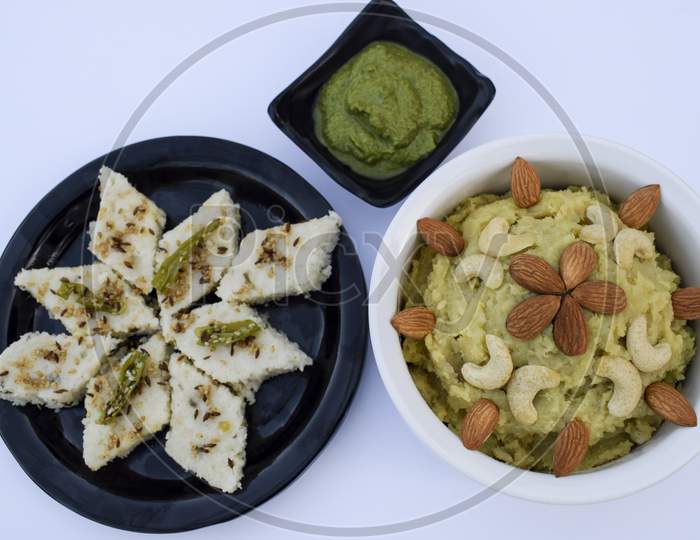 Faradi Dhkola, Shakarkandi Halwa, Green Mint Coriander Chutney Eaten During Hindi Fasting Days Like Ekdasi, Mahashivratri, Vrat, Pooja, Religious Belief. Indian Veg Cuisine Food For Fast
