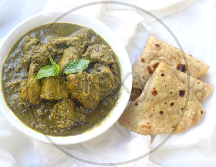 Hariyali green Chicken Curry.